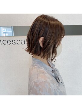 フランチェスカドット(francesca.) ミルクグレージュ×耳掛け切りっぱなしボブ【竹中慎治】梅田