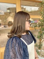 モカヘアー(mocha hair)&nbsp;ミディアムレイヤー/くびれレイヤー/カーキベージュ