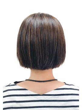 黄ぐまくん美容室 ショート ボブ メッシュ