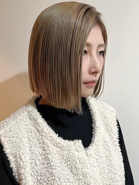 グリンプス 大濠店(Glimpse) ベージュアッシュ ショートボブ センターパート ハイトーン