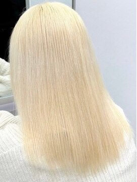 ウィコ 新宿(WICO) ホワイトブロンド[新宿駅/切りっぱなしボブ/エアリーロング]