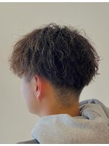 ジョイボックス(JOYBOX)&nbsp;ツーブロック＋ツイストスパイラルパーマ　30代40代50代