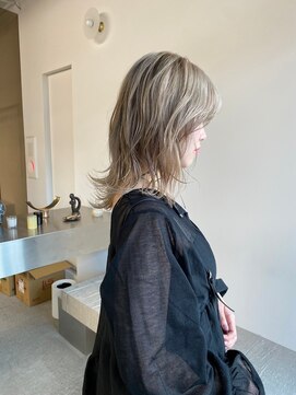 ステン(sten) ウルフカット/デザインカラー/ローライト/ホワイトブロンド