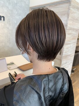 エバーグリーン(ever Green) 耳かけショート×グレージュカラー