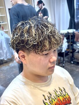 プリストオオサカ(PRIST OSAKA) 波巻きスパイラルハイライトパーマ