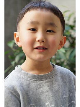 ベロニカ 【キッズカット】前髪ぱっつん×丸みマッシュで可愛さUP☆