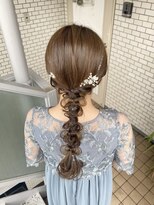 フェリーチェ(Felice)&nbsp;編み下ろし　ローポニー　ポニーテール　参列ヘア