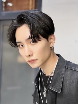 メラク(Merak) 韓国風センターパート/カルマパーマ