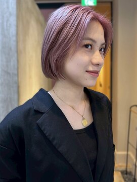 ブリーチ ハイトーンピンク ボブ 顔周りカット 小顔カット 20代