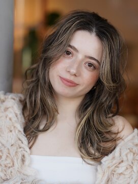 オリーブベージュ/ウェットヘア /レイヤーカット/茅ヶ崎