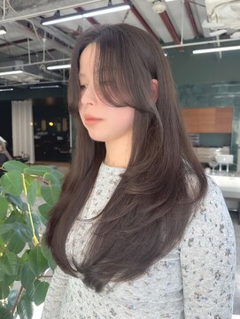 ソピ バイ インビテーション(sopi by invitation) センター分け ロングレイヤー ハッシュカット アッシュブラウン