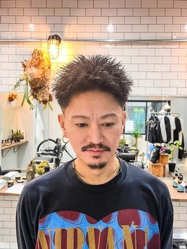 ミスターマウントロックバーバーショップ(MR.MT.ROCK BARBER SHOP) テーパーフェード スパイキーショート