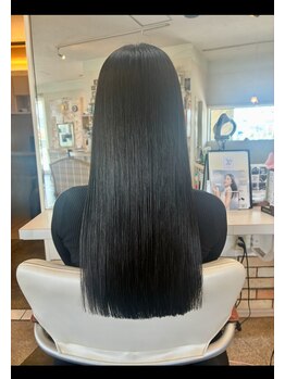 リベロ(RIVERO)の写真/【うるおい溢れる美髪へ♪】ダメージを最小限に抑えつつ、毛先まで潤う理想のストレートヘアを実現☆