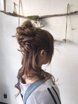 ヘアセットサロンエッジ(Edge) ルーズお団子ハーフアップ