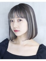 イル(ill)&nbsp;インナー　デザインカラー　ホワイトブリーチ　ボブ　大須