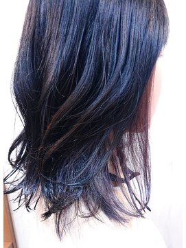 ルーシィヘアークラブ アッシュ系黒染め×インナーパープルカラー