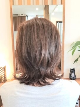 せき美容室 外はねミディアム