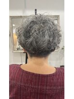 カタチノナイ(katachi-no-nai)&nbsp;70代のカジュアルパーマ