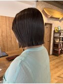 ぱつっとショート×カーキアッシュ