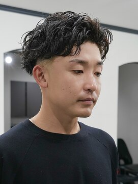 ログ(LOG) センターパート かきあげ 大人 無造作パーマ ビジネスマン 高松