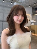 大人気くびれミディアム！柔らかく動くレイヤーと透明感カラー
