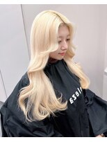 ベレーザ 渋谷(BELEZA)&nbsp;5506ニュアンスカラー艶髪ハイトーンシルキーベージュ波巻き