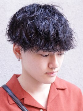 ブレイズ(BLAZE) 波巻きスパイラルパーマ・マッシュ黒髪