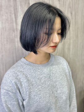 ロイオブジゼル(roi of GiseL) ダークネイビー　ブルベ　センターパート　丸みボブ　透明感