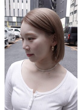 ビュートリアム265(BEAUTRIUM 265) ホワイトグレージュ ブロンドヘア 外国人風 銀座 ボブ