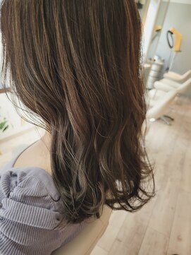 ベベ('BEBE) セミロング ハイライト