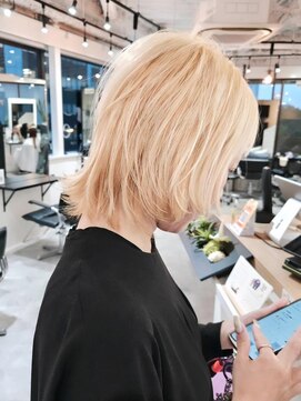 エイス 梅田 中津(Ace) ウルフカット　ホワイトベージュ　ケアブリーチ