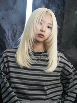 ケイ(K)&nbsp;ホワイトブロンド×レイヤーカット