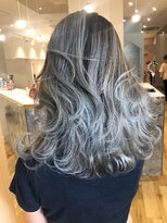 ルービック 京橋(Rubik's)&nbsp;ホワイトグラデーション×コントラスト