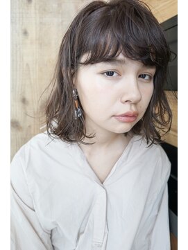 コス(kos) 【nanuk*ueki】大人かわいいくせ毛風ニュアンスロブ