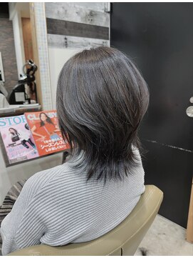 ディッシュ 五反田(dish) ボブルフ☆ミディアムウルフレイヤー☆ブルーシルバーで脱白髪染