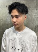 スキンフェード　ツイストパーマ　センターパート