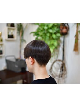ミディアムやロングヘアもお任せ！高い技術とデザイン力で周りと差が付くスタイルに！