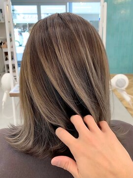 メイキー 本厚木(MA-IKI) ミルクブラウン白髪染めくびれミディアムカット/メイキー本厚木