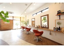 カフーヘアー(Kafuu hair)の雰囲気（木漏れ日溢れる店内は優しい時間が流れます。）