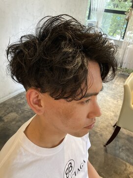 アドール(ADOR) バーバー　メンズ　韓国　学割U24 スパイラルパーマ　ヘッドスパ