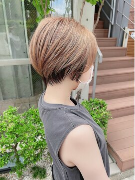 ルカ リノア(Luca lino:a) 丸みショート×インナーカラー【グレー】