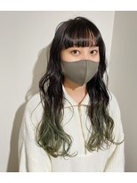 バッタ(Batta)&nbsp;[KENTA]マスク◎×ぱっつんロング×グリーンカラー×大人女性