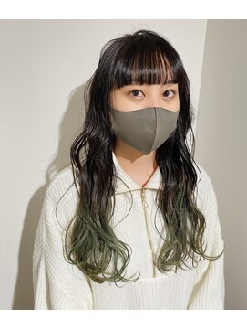 バッタ(Batta) [KENTA]マスク◎×ぱっつんロング×グリーンカラー×大人女性