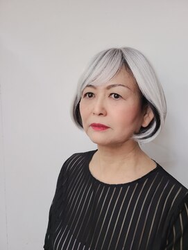 美容室来夢 グレーヘアーボブ