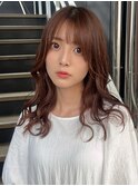 ラフなウェーブミディアムスタイルがかわいい！