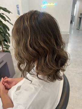 ニィ(2iee.) シャドウルーツ