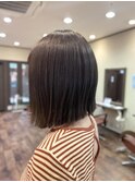 切りっぱなし前下がりボブ