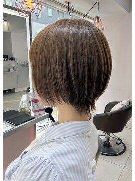 ユーフォリア エヌ 池袋サンシャイン通り店(Euphoria +n) 10代20代30代/丸みを残した大人可愛いショートウルフスタイル
