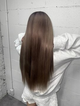 リア(riah) ダブルカラーミルクティーベージュレイヤーカット韓国ヘア