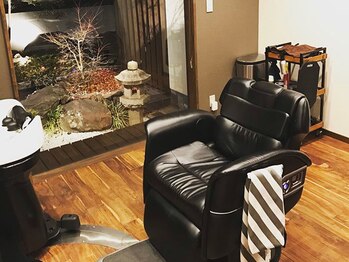 メンケーヴサロン サンパツ タクミ(MAN CAVE SALON 38 TAKUMI)の写真/【朝9時～夜10時まで営業】お仕事帰りや学校帰りにも通いやすいのも人気の秘訣◆メンズ専用で完全個室あり